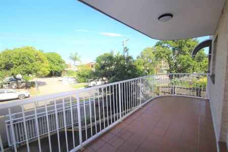 Live in the Heart of Mooloolaba! - Photo 4