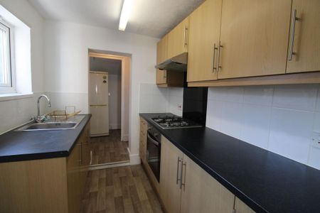 2 bedroom end of terrace house to rent - Photo 5