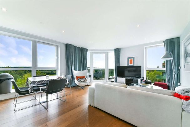 Bright and modern two bedroom apartment with park views. - Photo 1