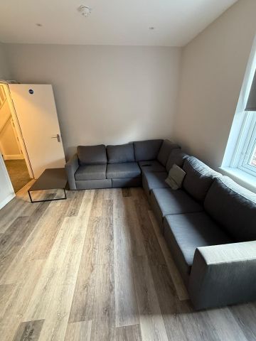 Room in a Shared House, Whiteladies Road, BS8 - Photo 2