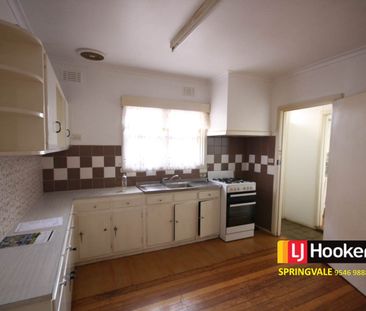 COSY 3 BEDROOM HOME IN SPRINGVALE SOUTH - Photo 5