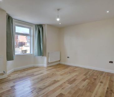 4 bedroom detached house to rent - Photo 2