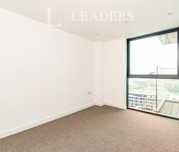3 bedroom flat to rent - Photo 3