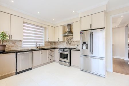 For Lease - 5865 Whitehorn Avenue, Mississauga, Ontario - Photo 3