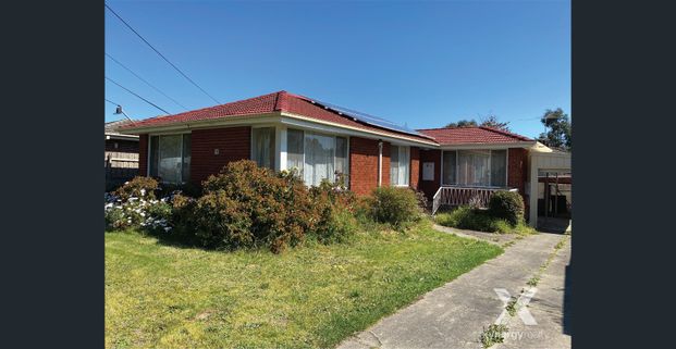 WELL-APPOINTED SINGLE LEVEL HOME IN A TERRIFIC LOCATION! - Photo 1