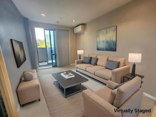 City Living at the Docks with carpark - Photo 1