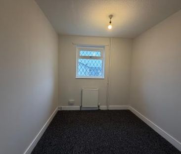 3 bedroom Terraced House To Let - Photo 2