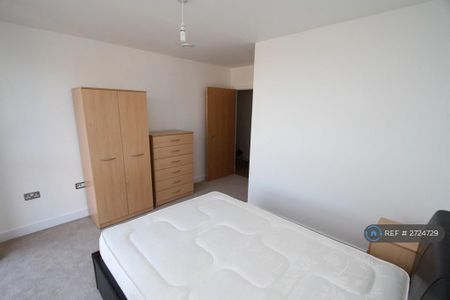 3 bedroom flat to rent - Photo 5