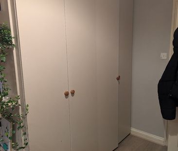 Room in a Shared House, Cotswold Gardens, NW2 - Photo 3