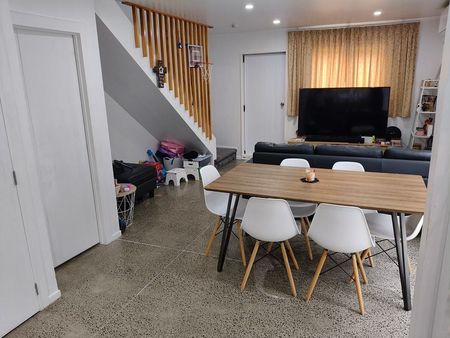 3 Bed with Privacy, Top School Zone & Convenience - Photo 3