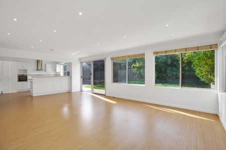 141 Moverly Road, South Coogee NSW 2034 - House For Rent | Domain - Photo 2