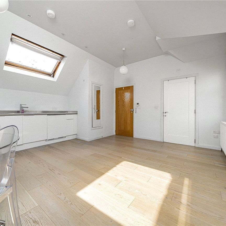 Victor Road, Teddington, TW11 - Photo 1