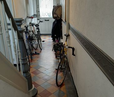 IDEAAL GELEGEN WONING MET 4 SLPK EN STADSTUINTJE, VOOR GEZIN OF CO-HOUSING - Photo 2