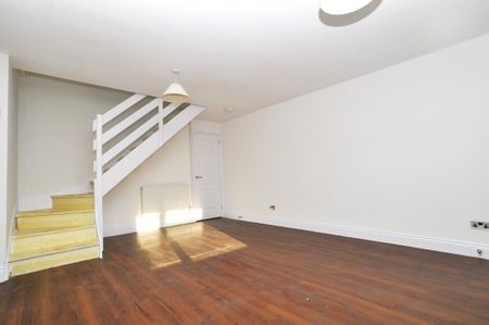 2 bedroom semi-detached house to rent - Photo 3