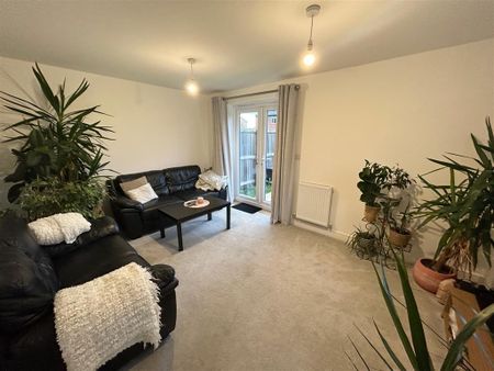 Hewer Close, Doncaster, New Rossington - Photo 3