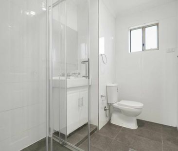 Spacious Two Storey Townhouse ! - Photo 4