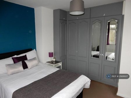 1 bedroom in a house share to rent - Photo 2