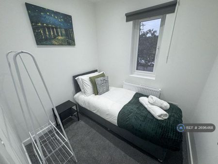 5 bedroom detached house to rent - Photo 2