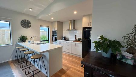 Contemporary Established Home in Hanley's - Photo 3