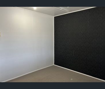 Beautifully Renovated High Set Famiy Home - Photo 5