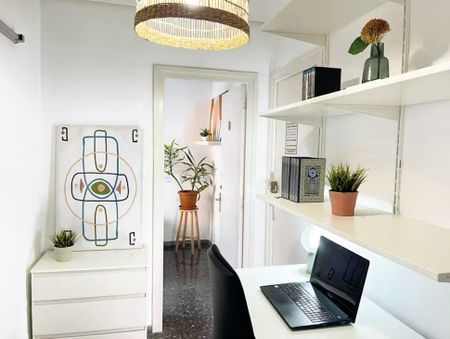 Carrer de Jaume Roig, Valencia, Valencian Community 46010 - Photo 2