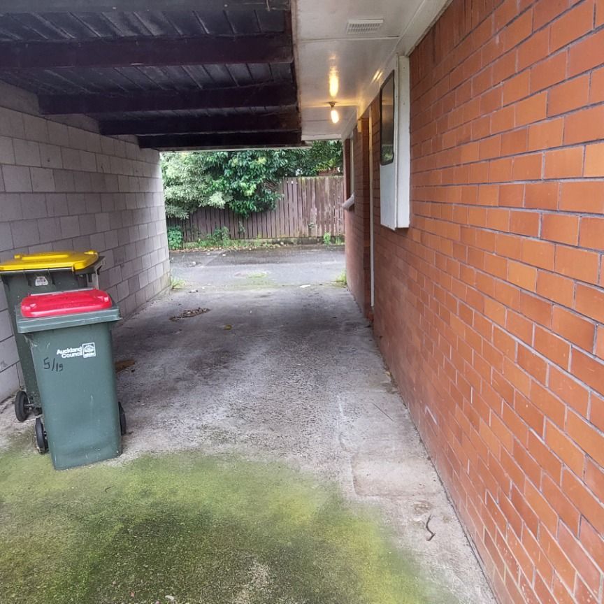 Spacious 2 Bedroom, 1 Bathroom unit - Photo 1