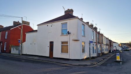 3 bed terraced house to rent in Haydon Road - Photo 2