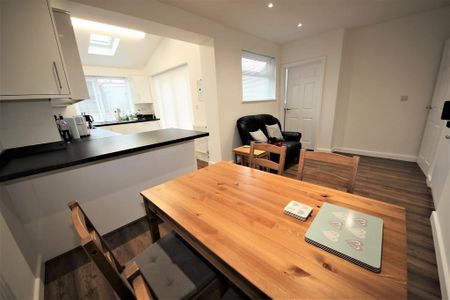 1 bedroom in a house share to rent - Photo 5