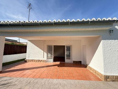 4 room luxury Detached House for rent in Rocafort, Spain - Photo 2