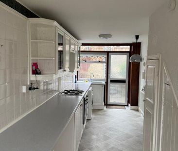 3 bedroom terraced house to rent - Photo 5