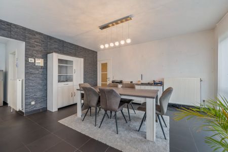 Zeer ruim hoekappartement met garage in een rustige wijk - Photo 2