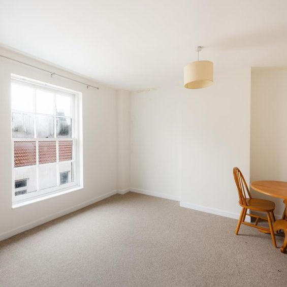 1 Bed Flat - Photo 1