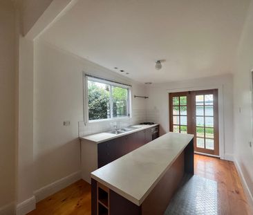 Impressive space with boutique appeal - Photo 5