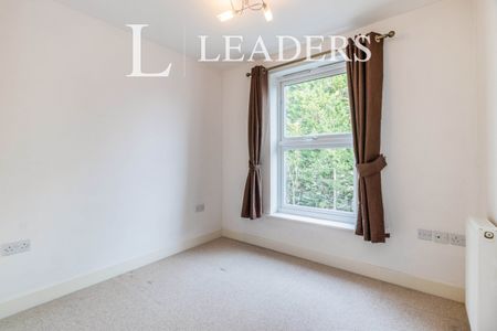 2 bedroom apartment to rent Sheridan House, Highbury Drive, Leatherhead, KT22 - Photo 3