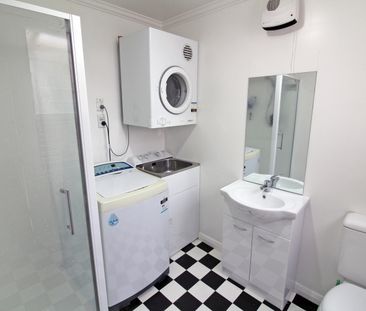 Duke Street Villa 5 bedroom or 7 bedroom - Available now! - Photo 5