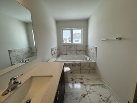 For Lease - 108 Sanderson Drive, Kawartha Lakes, Ontario - Photo 4