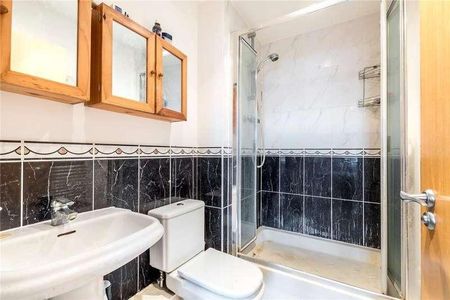 Gloucester Court Lordship Lane, London, SE22 - Photo 3