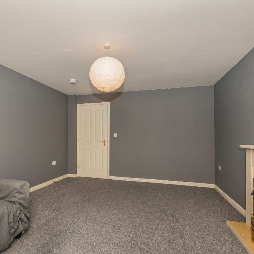 Flat to rent on - Photo 1