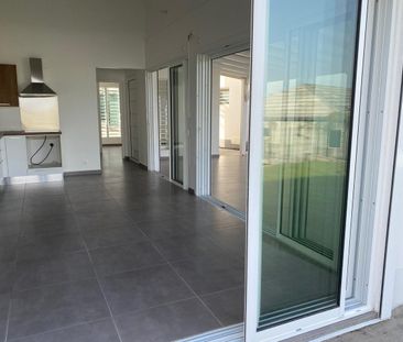 Location Maison 4 pièces 75m² PETIT BOURG 97170 - Photo 2