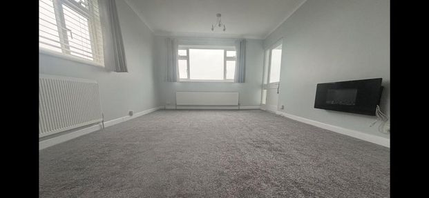 2 bedroom ground floor flat to rent - Photo 1