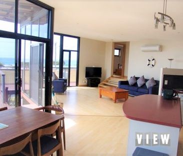 Exquisite Coastal Living in Beaumaris – Fully Furnished Rental - Photo 3