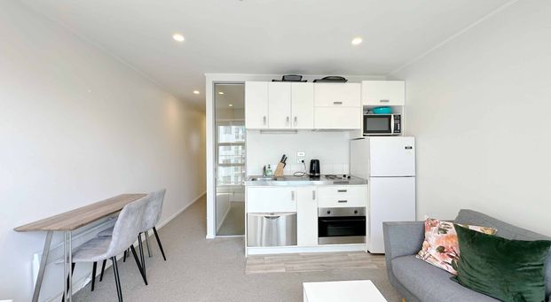 Two Bed and One Bathroom with a view - Photo 1