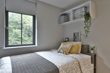 1 bedroom in a flat share to rent - Photo 2