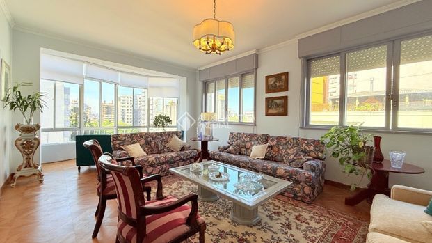 Apartamento com 4 quartos e 269m² para alugar em Independência, Porto Alegre. - Photo 1