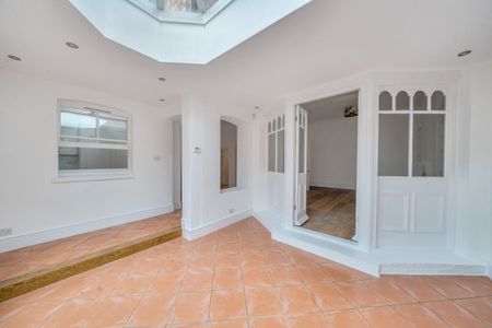 4 bedroom terraced house to rent - Photo 2