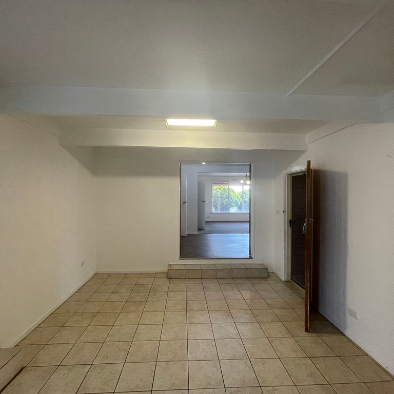 Spacious Six Bedroom Home! - Photo 1