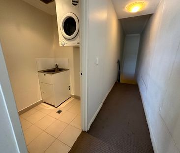 modern split level 2 bedder - Photo 3