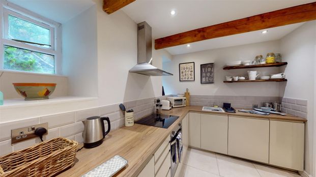 2 bedroom Flat To Let - Photo 1