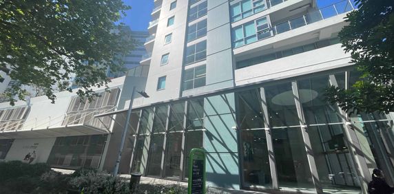 2 bedroom apartment with 2 parking - Photo 2