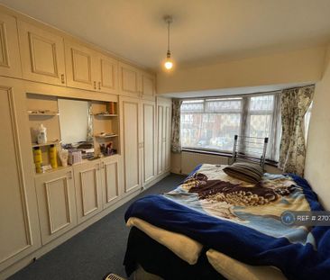 3 bedroom semi-detached house to rent - Photo 4